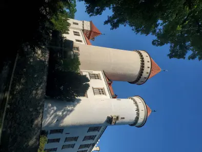 1c3c68a34fe3d5054ef43c535807a36b7de0eab7df83832637aa9717f064b052.jpg