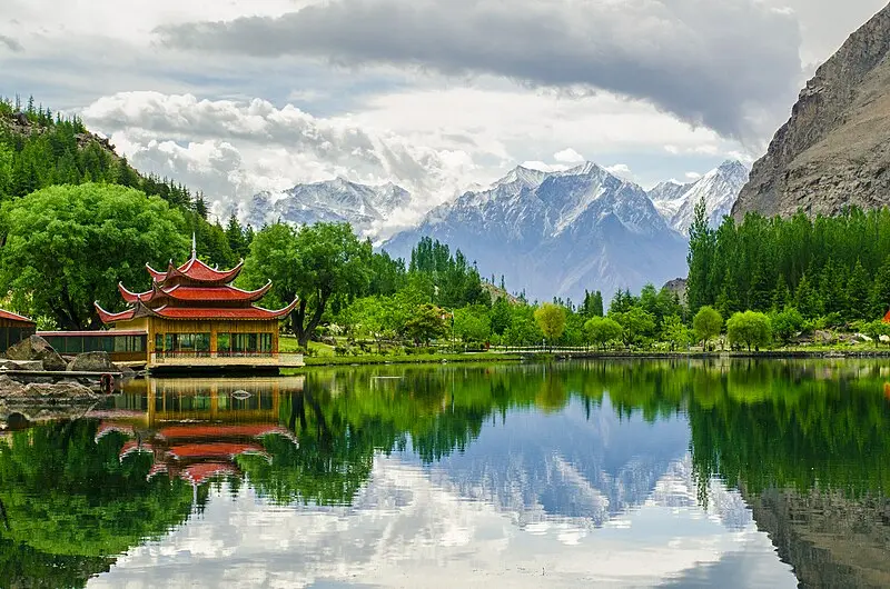 Shangrila,_Lower_Kachura_Lake