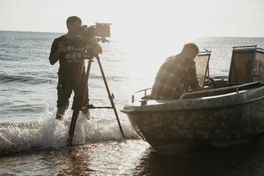 The cameraman works in any conditions