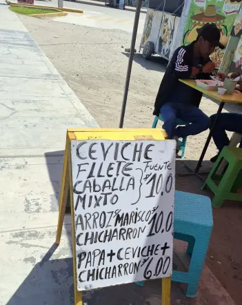 Menú de cevichería popular en Perú donde se aceptan pagos con tarjeta cripto. Vende papa rellena, ceviche de caballa, mixto, chicharrones