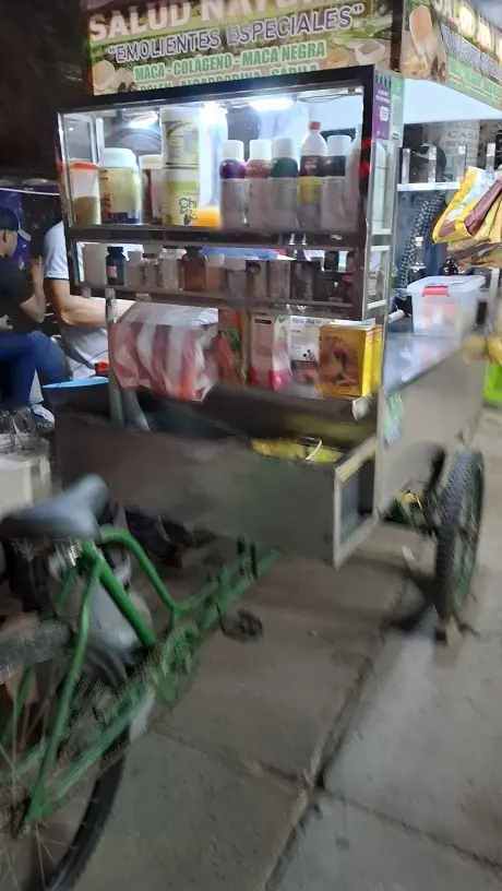 Realistic photo of a customer paying at a Peruvian emoliente stand with a smartphone crypto wallet, contactless tap next to a steaming glass of emoliente