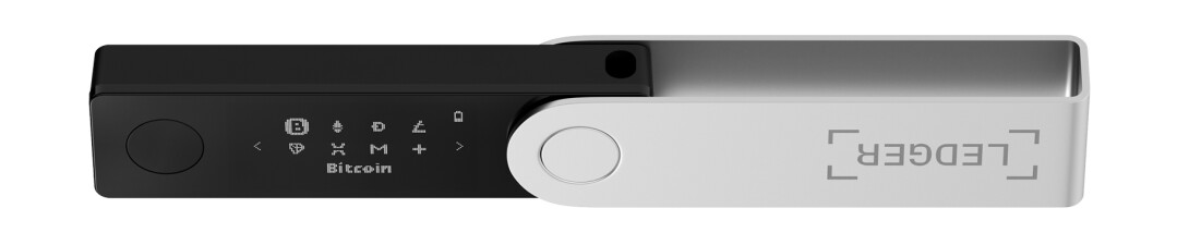 A close but full view of the Nano X wallet casing and display. It provides a great look at the upgraded 128x64 pixel OLED display, the brushed steel swivel and the device as a whole unit.