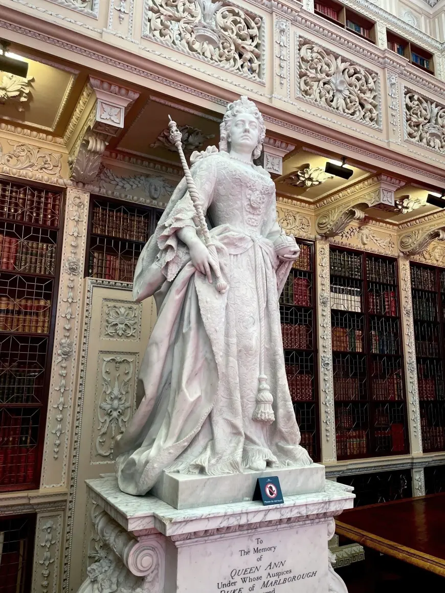 Monument to Queen Anne Stuart at Blenheim Estate