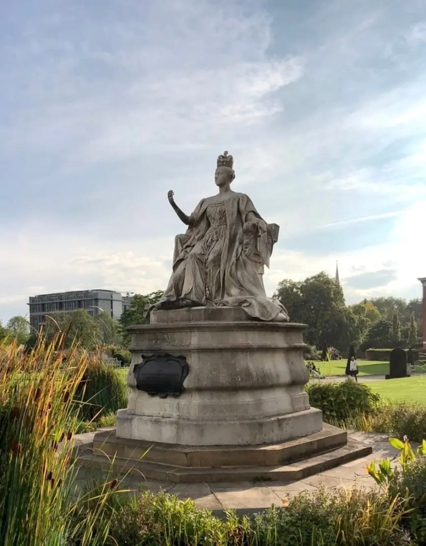 Monument to Queen Victoria in Kensington Gardens
