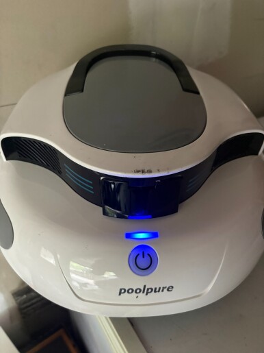 Charging robot