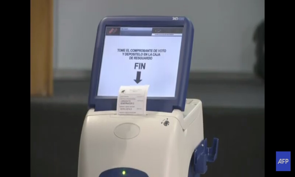 e5ad1a09ca31f2e74570776a6ee0c2a5c50d763f35c7e6d8a02da8d19142d144.jpg