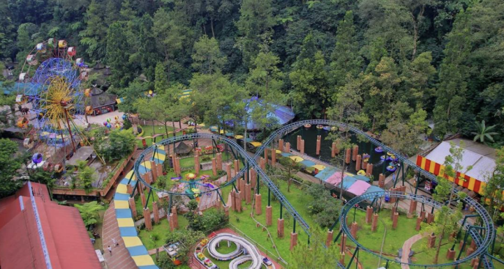 Lila at Enchanting Valley, Bogor. Set & costume design by Patrick Larsen, Studio Bound. Image: Taman Safari Indonesia.
