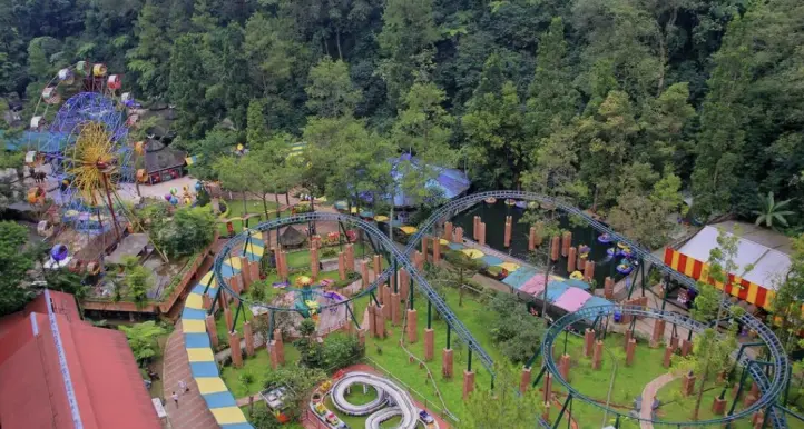 Lila at Enchanting Valley, Bogor. Set & costume design by Patrick Larsen, Studio Bound. Image: Taman Safari Indonesia.