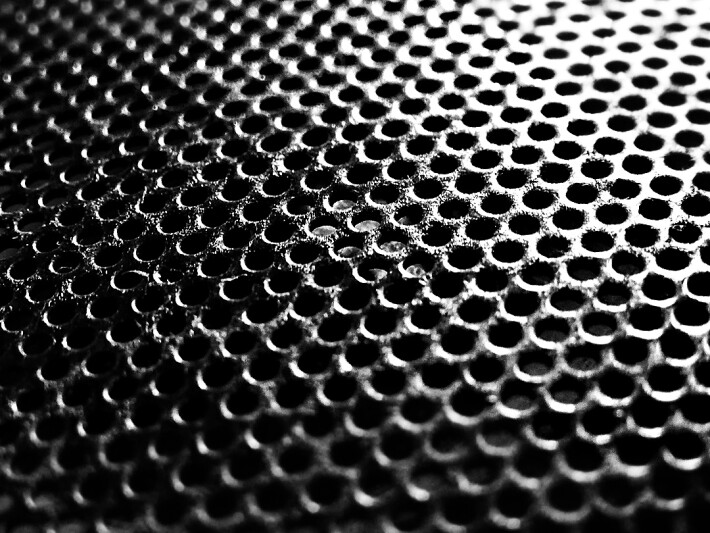 Speaker Covering - f/5 | 1/10s | 10mm | ISO800