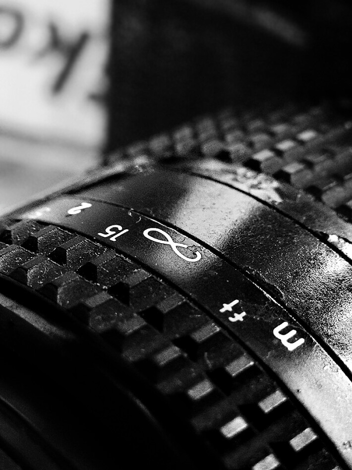 Focusing distance indicator - f/5 | 1/50s | 16mm | ISO400