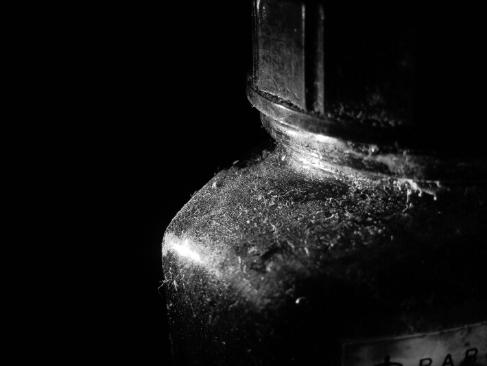 Old bottle - f/5 | 1/500s | 10mm | ISO125