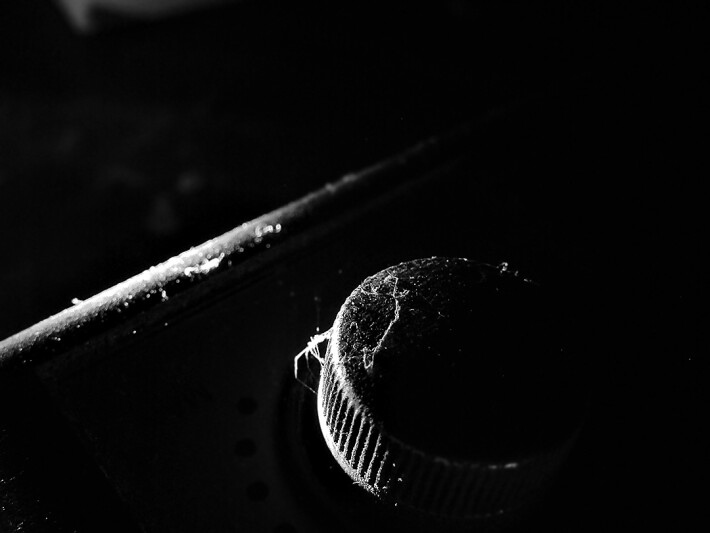 Old radio knob - f/4.5 | 1/40s | 8mm | ISO250