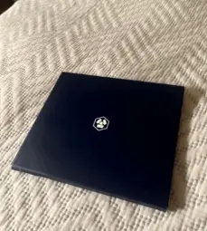 Super sleek little unboxing — props to the designer(s) behind this.