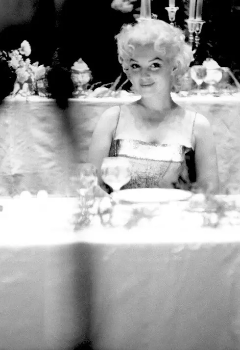 Marilyn Monroe sits down for some dinner after attending the premiere of Tennessee Williams’ play Cat on a Hot Tin Roof, 24th March, 1955
