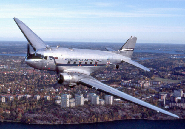 A restored Douglas DC-3 in flight. Photo credit: Towpilot / CC BY-SA (http://creativecommons.org/licenses/by-sa/3.0/)