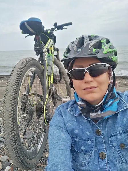 CYCLING! IRAN! GIRLS!