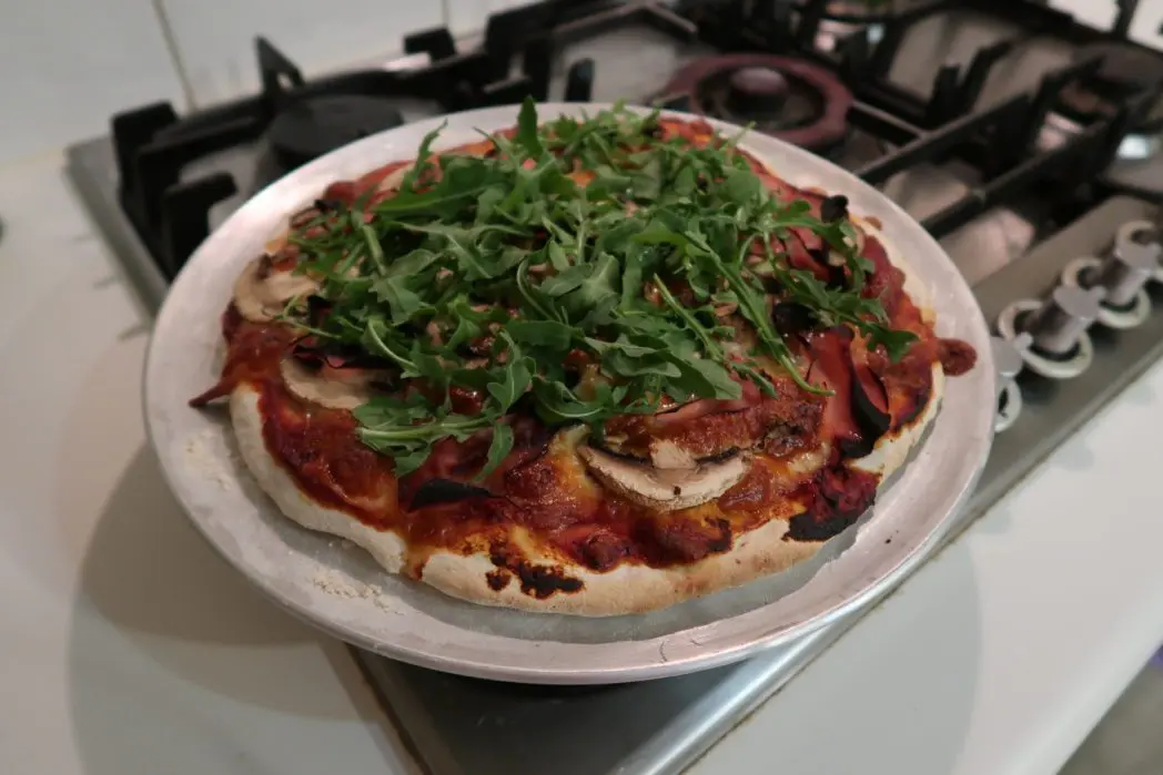 pizza mushrooms and rocket