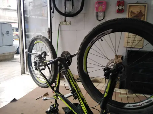 Photography of Cycling, The Story of Repairmen & a Friend