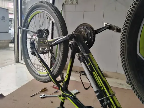 Photography of Cycling, The Story of Repairmen & a Friend