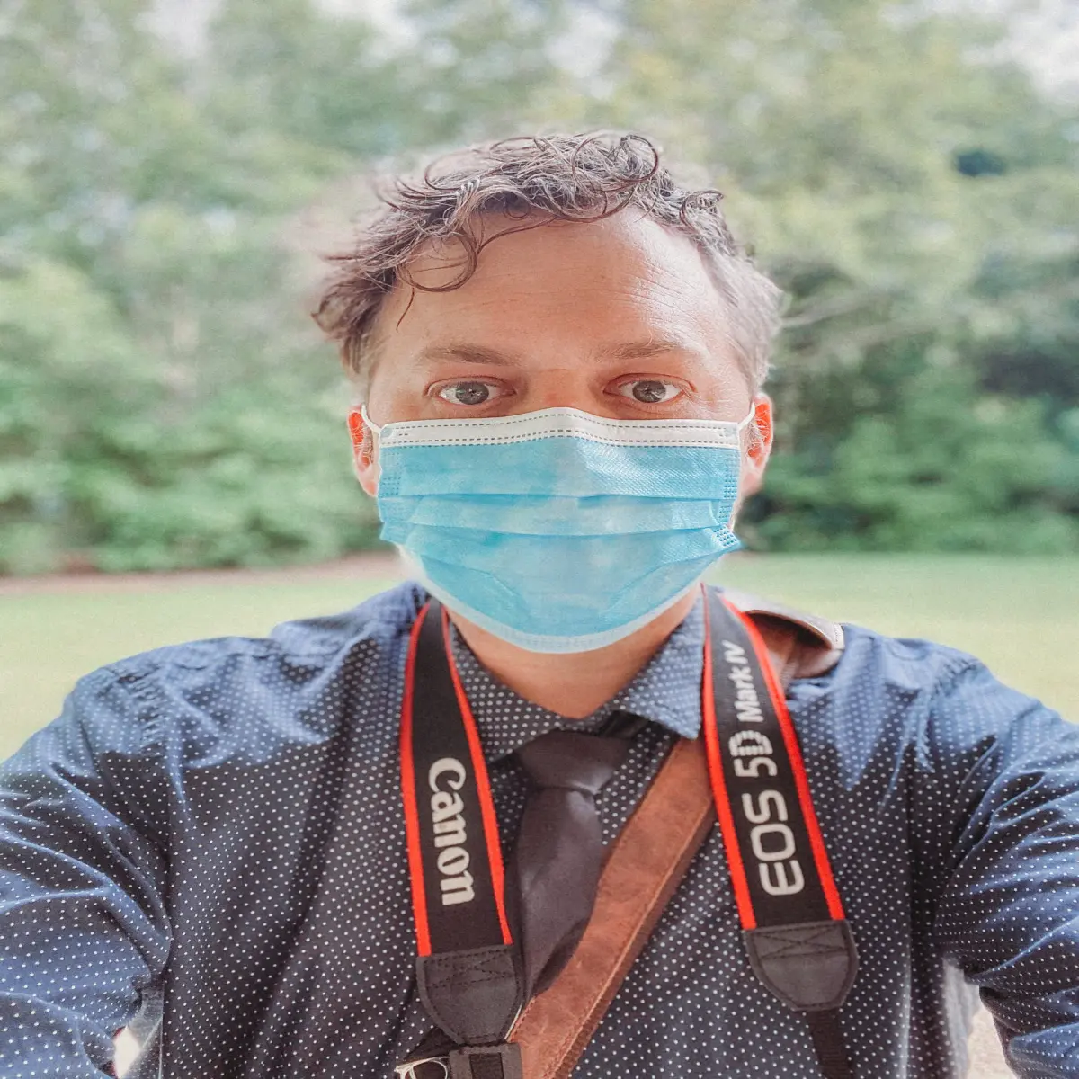 photographer wearing a 3-ply surgical mask