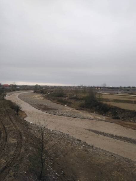 Muddy River, Dark waves & Sandy Beach