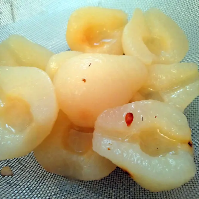 Drain the syrup from the canned pears.