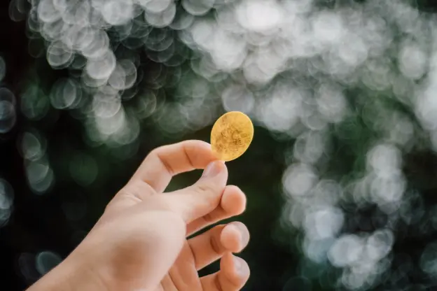 Image of a gold coin in hand