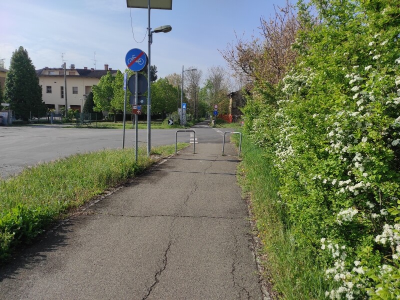 d1e5095a429f535cff3ef6455176bbc139f6f7ec1c1fb1a6bee62a0fd109588e.jpg