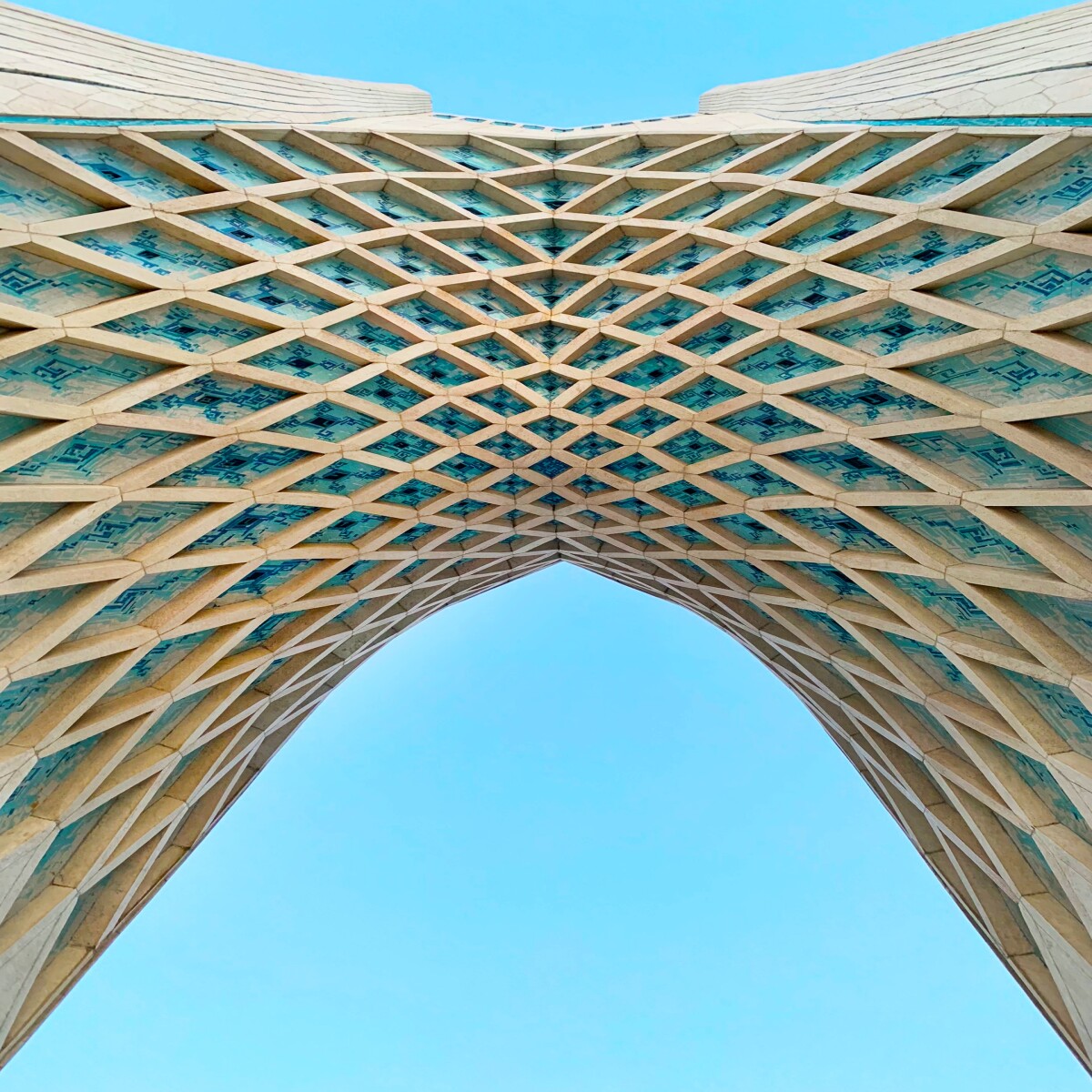 Photo of arch by Abbas Malek Hosseini عطاردوار on Unsplash