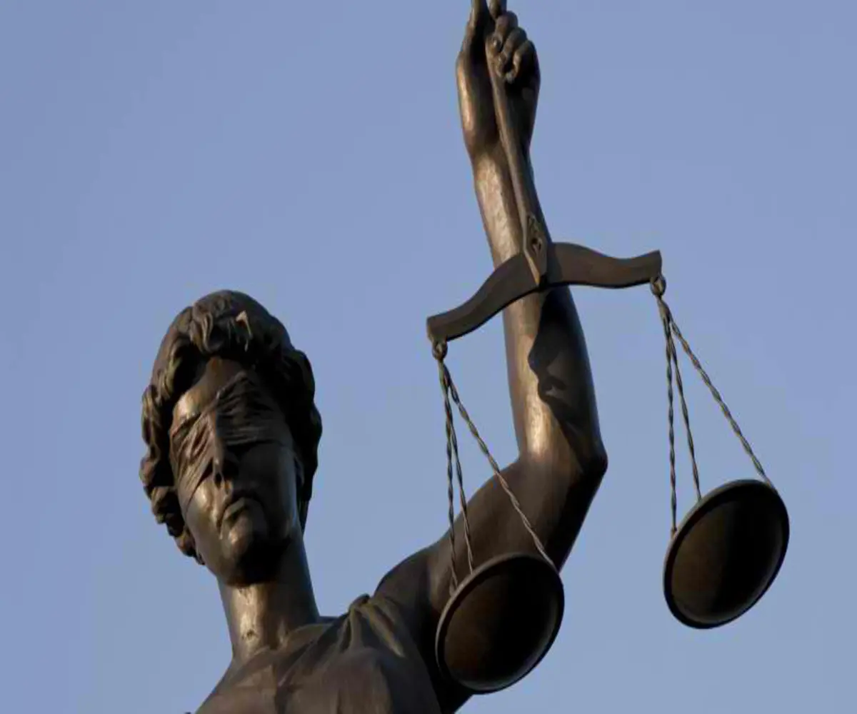 Justice should be blind