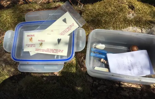 Tupperware lock 'n' lock geocache container