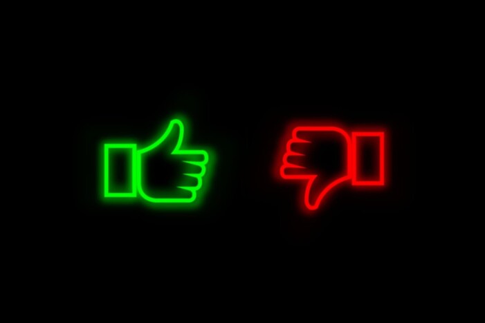 pros and cons stock photo - simpletexting