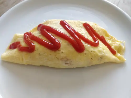 omuraisu (rice omelette)