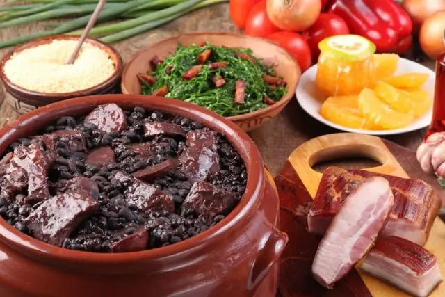 Feijoada and other culinary flavors from the state of Minas Gerais.