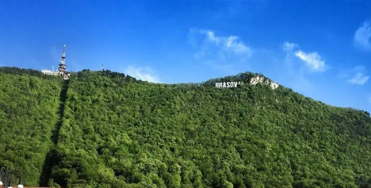 On the left side you can take the cable car up to Brasov sign