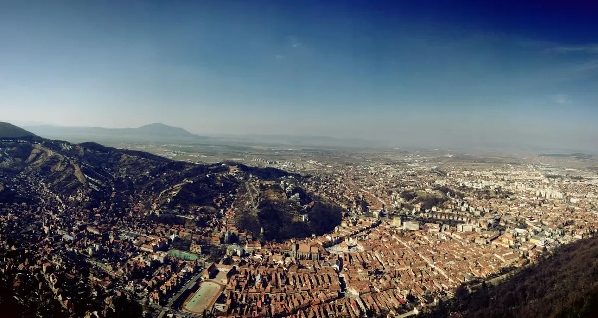 Panoramic view of the city from Tâmpa mountain