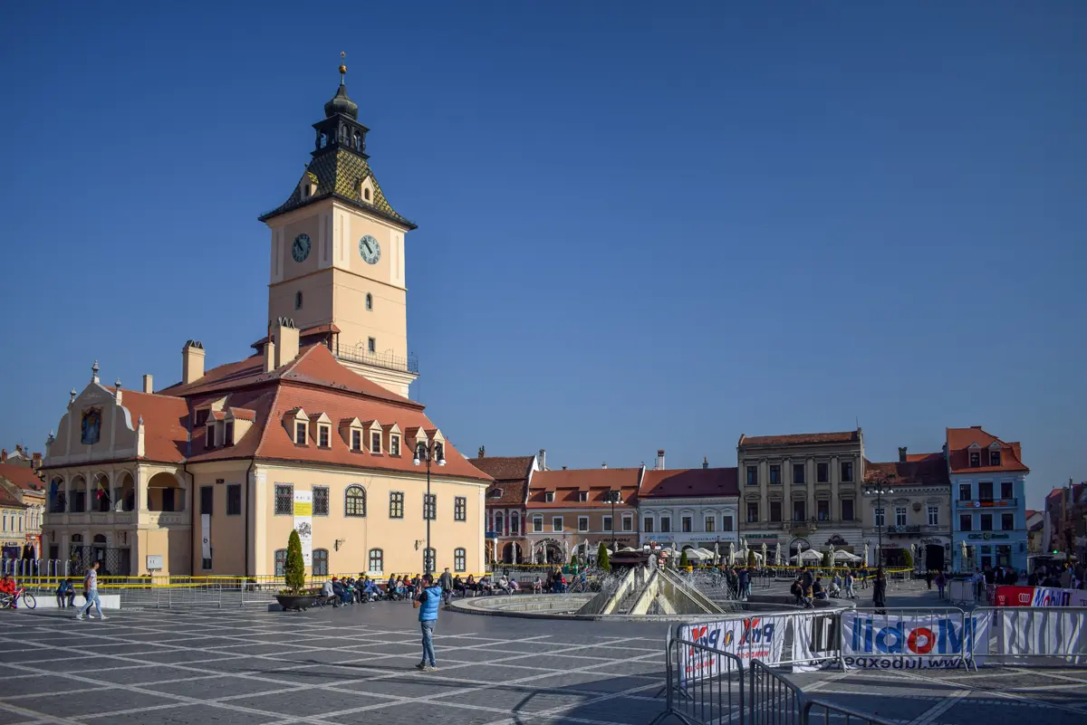 Downtown Council Square ( Piata Sfatului )