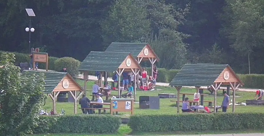 Picnic spots near the lake