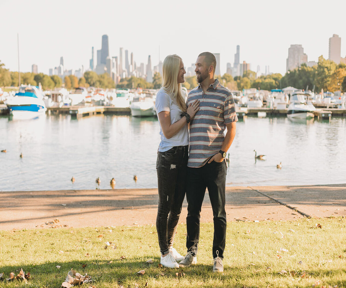 couple in chicago in front of harbor with skyline behind them