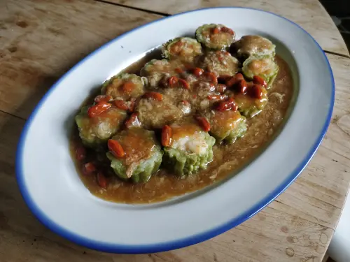 bitter melon stuffed with shrimp and dried scallops
