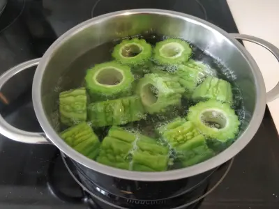 bitter melon boiled