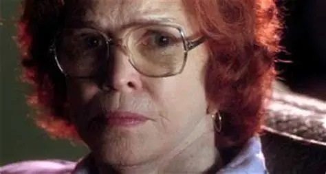 Sara Goldfarb in Requiem for a Dream - Illustration of Mildred in Fahrenheit 451