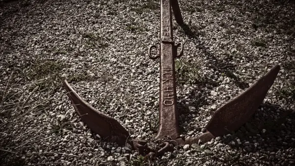 anchoring bias in cryptocurrency trading represented by a rusty anchor