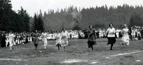 Women racing 2