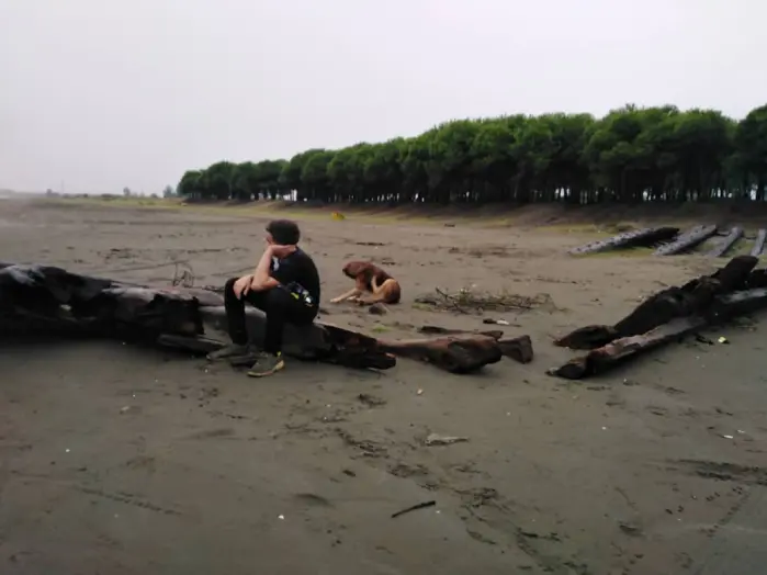 Beach Trip Before Sunrise & Stormy Sea