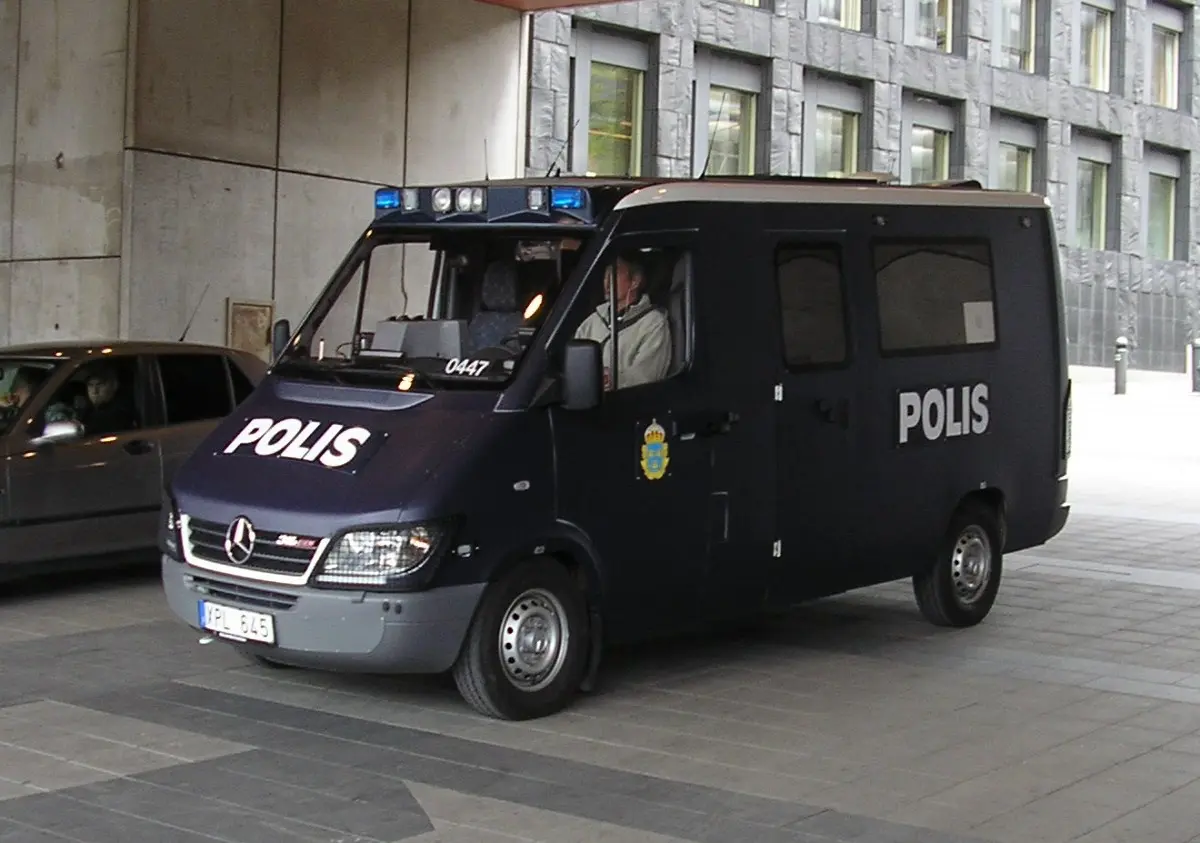 617e18df893be22bdfe9c7cd63cfccd4062ff1d02aa98556e7d3cada6307d13b.jpg