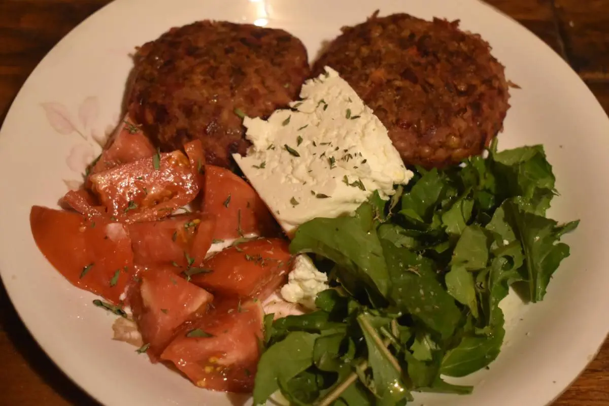 Plato de hamburguesas vegetales - El Campichuelo