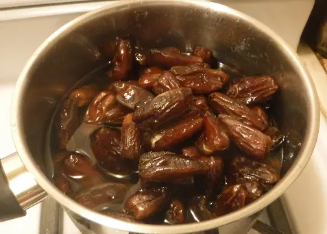 dates in a pot