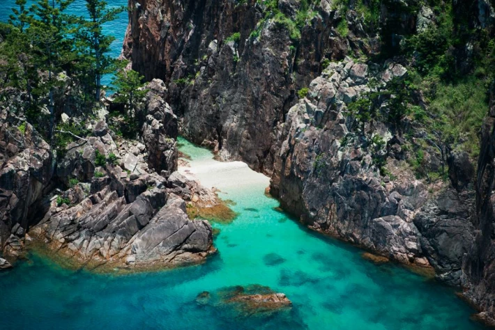https://www.travelonline.com/islands/hayman-island/activities/blue-pearl-bay-38720.jpg