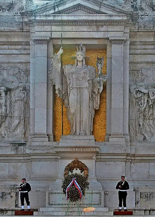 http://www.facade-project.ru/spravochniki/razdel_statej/fasady_znamenitych_arhitekturnyi_sooruzhenii/vittoriano_vittoriano/